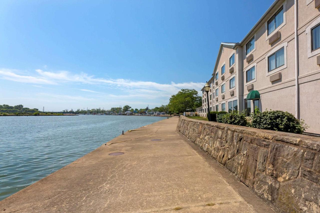Comfort Inn River'S Edge Huron Exteriér fotografie